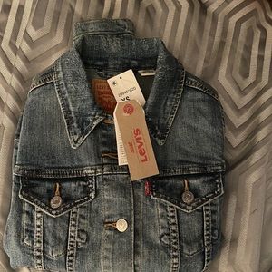 Women Levi’s Jean Jacket